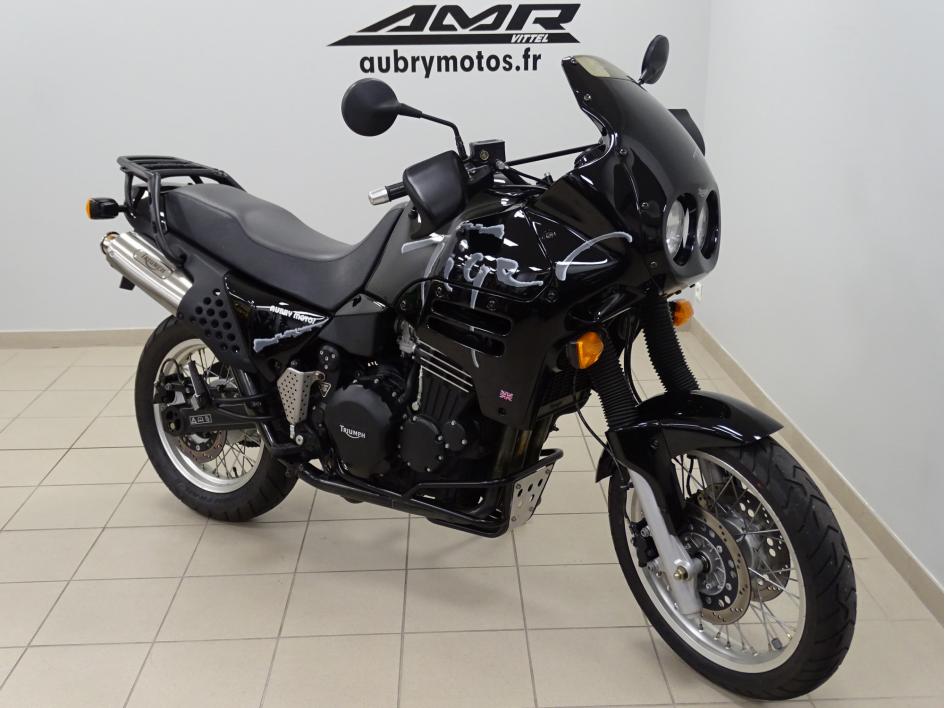 TRIUMPH TIGER 900