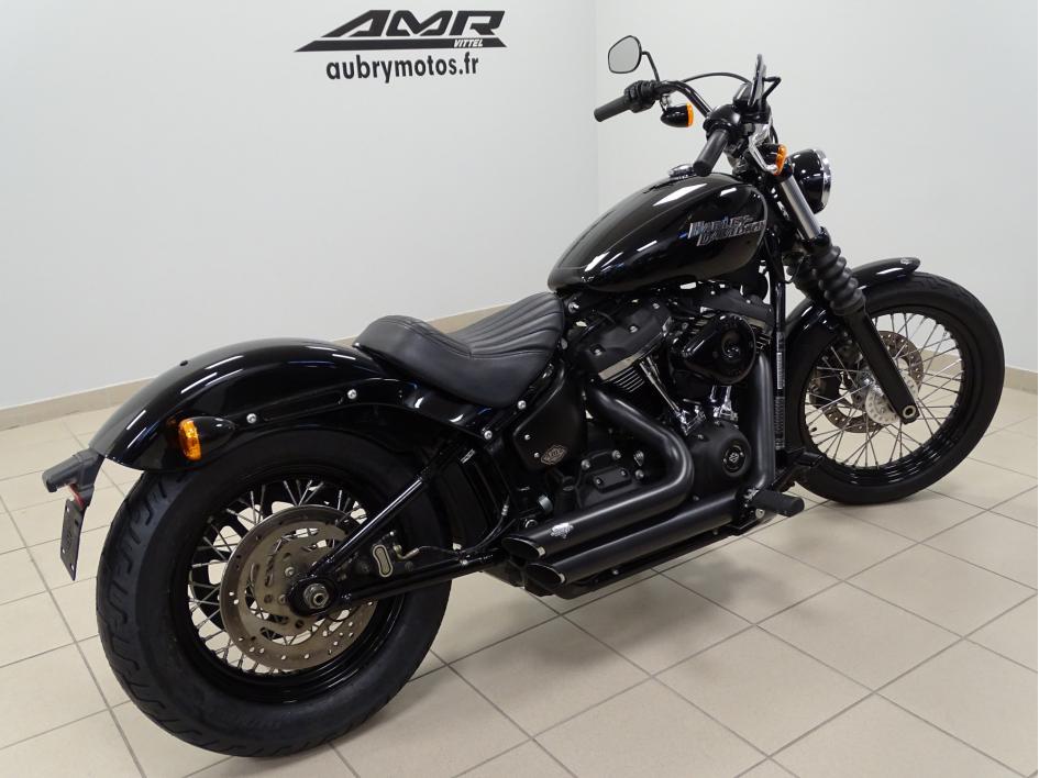HARLEY-DAVIDSON SOFTAIL STREET BOB 1745