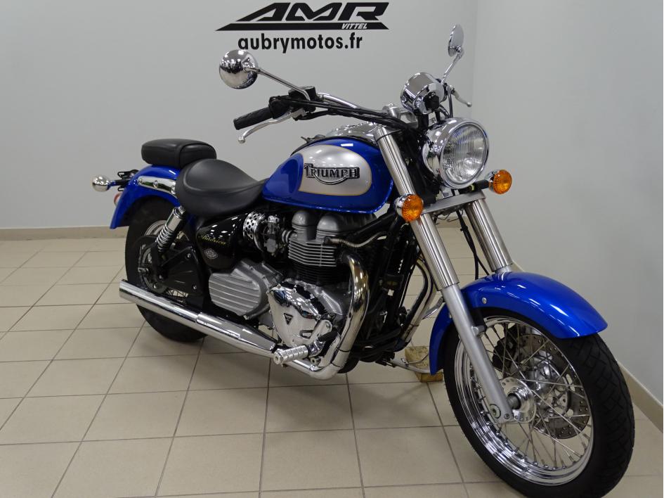 TRIUMPH BONNEVILLE AMERICA 800