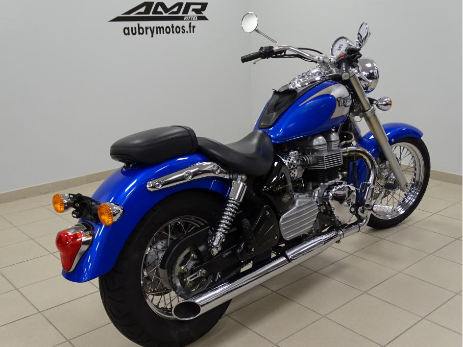 TRIUMPH BONNEVILLE AMERICA 800