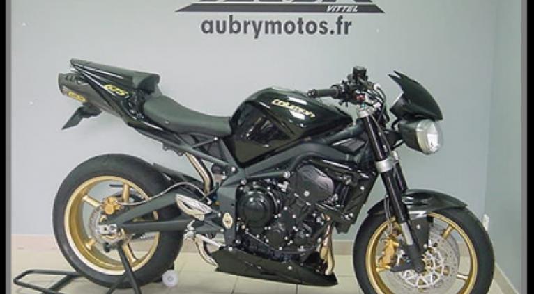 TRIUMPH STREET TRIPLE R – AMR